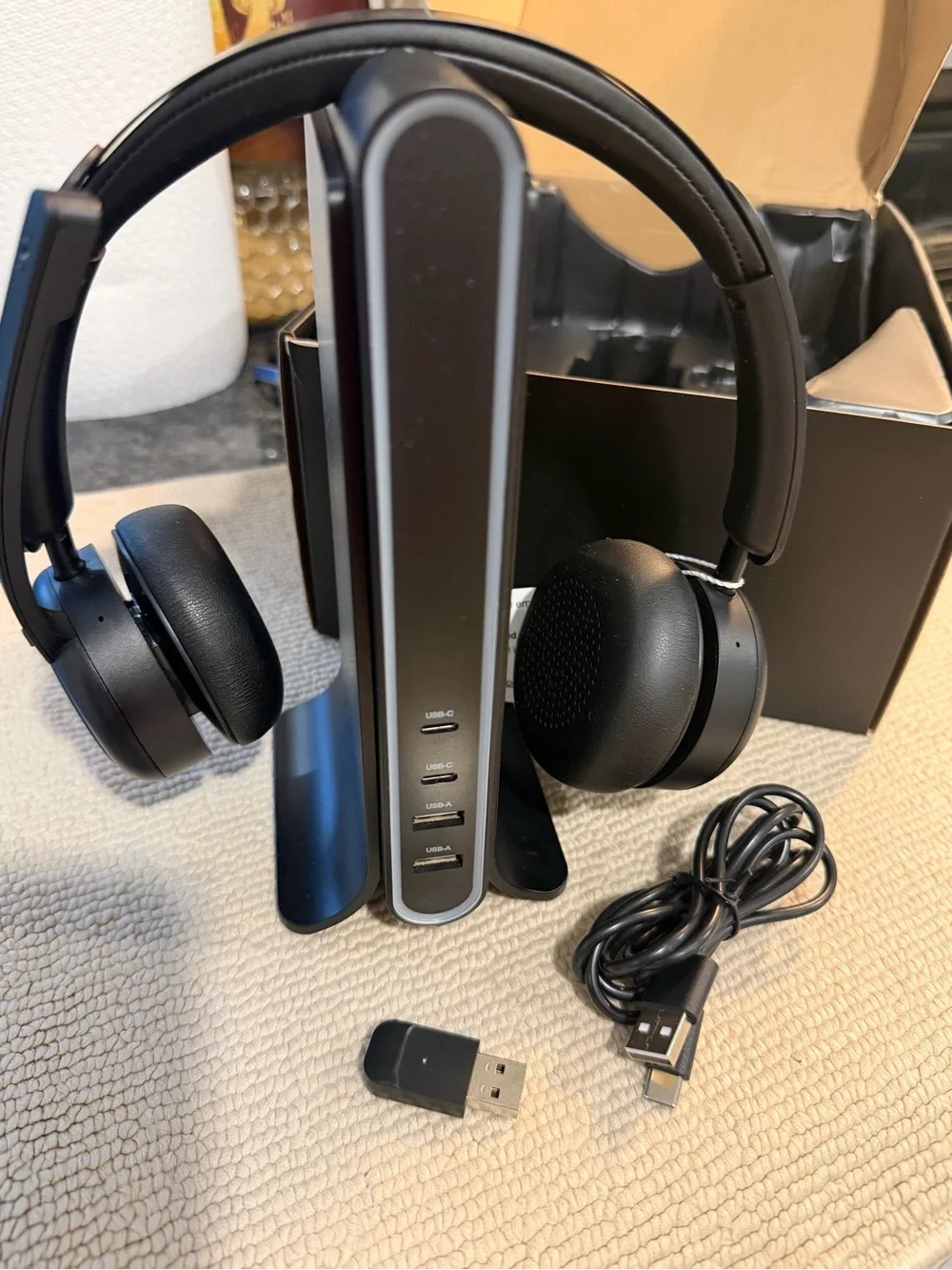 KH155M Wireless Stereo Headset with Charging Stand - Black with Blue Trim